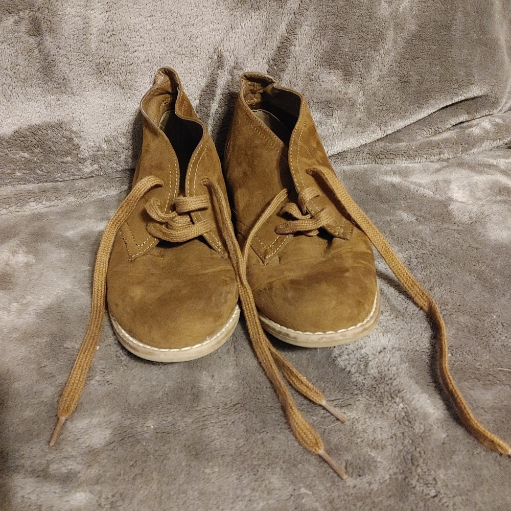 Sueded camel shoes